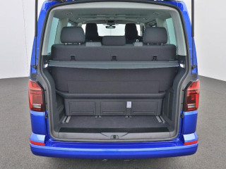 Fahrzeugbild eines Volkswagen T6.1 Multivan in blau.
