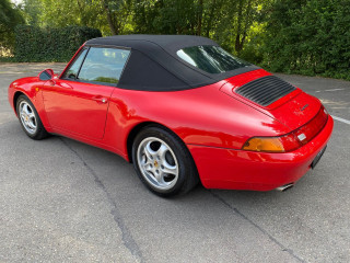 Fahrzeugbild eines Porsche 993 in rot.