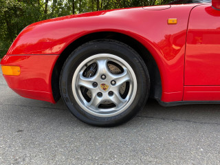 Fahrzeugbild eines Porsche 993 in rot.
