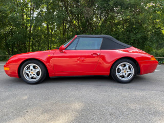 Fahrzeugbild eines Porsche 993 in rot.
