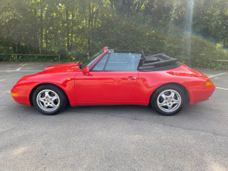 Fahrzeugbild eines Porsche 993 in rot.