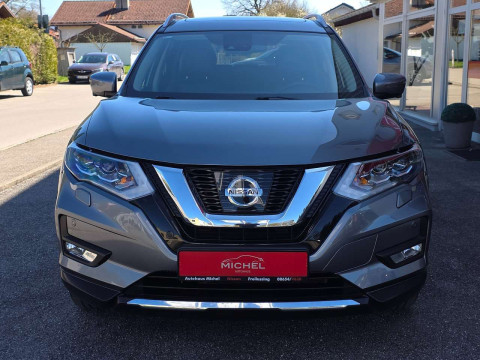 Automodell: X-Trail in der Farbe grau