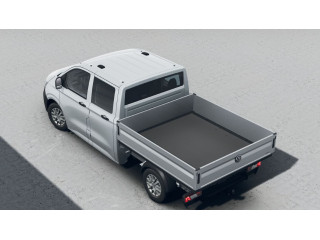 Fahrzeugbild eines Volkswagen T7 Transporter in weiß.