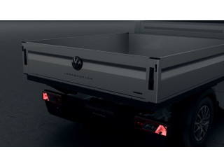 Fahrzeugbild eines Volkswagen T7 Transporter in weiß.