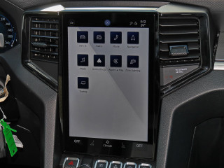 Fahrzeugbild eines Volkswagen Amarok in grau.