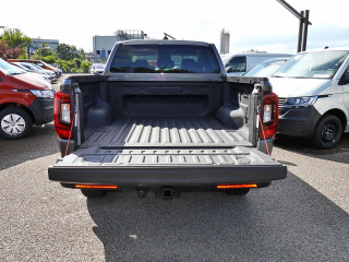 Fahrzeugbild eines Volkswagen Amarok in grau.