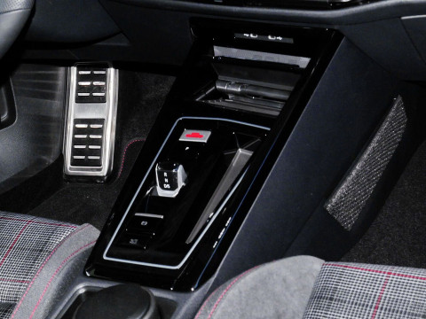 Volkswagen - Golf GTI