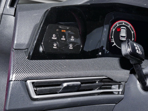 Volkswagen - Golf GTI