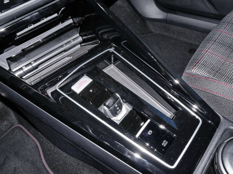 Volkswagen - Golf GTI