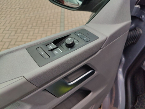Volkswagen T6.1 Caravelle - T6.1 Caravelle Trendline Lang 2,0 l TDI 110 kW DSG LED AHK