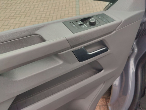 Volkswagen T6.1 Caravelle - T6.1 Caravelle Trendline Lang 2,0 l TDI 110 kW LED ACC AHK DAB