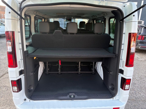 Ansicht 12 - Gebrauchtwagen Fahrzeug, Modell Primastar der Marke Nissan von Verkäufer Auto-Center Grimmen GmbH & Co. Fzg.handel KG