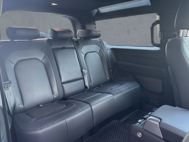 Land Rover - Defender