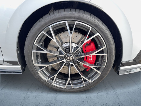 Volkswagen - Golf GTI