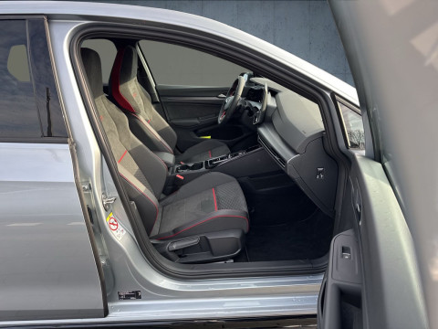 Volkswagen - Golf GTI