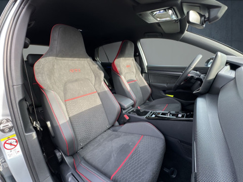 Volkswagen - Golf GTI