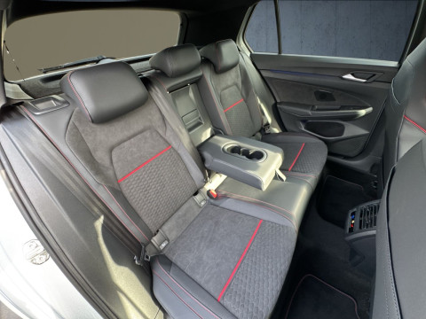 Volkswagen - Golf GTI