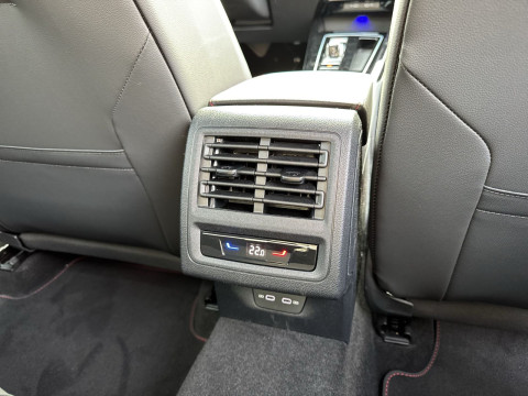 Volkswagen - Golf GTI