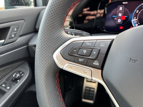 Volkswagen - Golf GTI