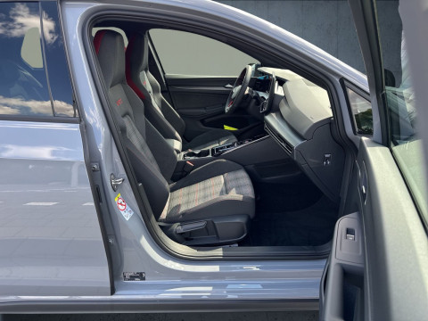 Volkswagen - Golf GTI