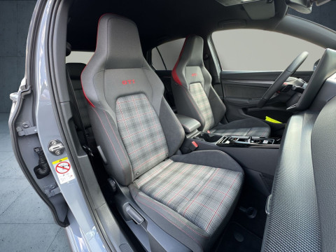 Volkswagen - Golf GTI