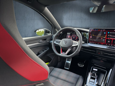 Volkswagen - Golf GTI