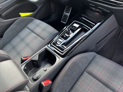 Volkswagen - Golf GTI