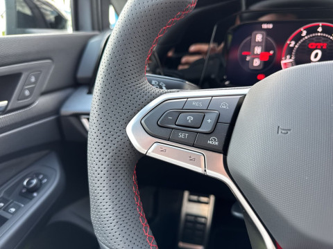 Volkswagen - Golf GTI