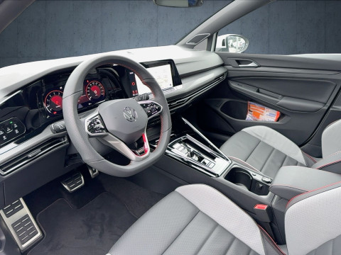 Volkswagen - Golf GTI