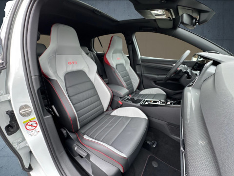 Volkswagen - Golf GTI