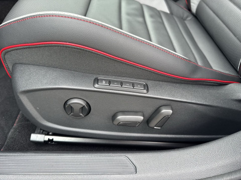 Volkswagen - Golf GTI