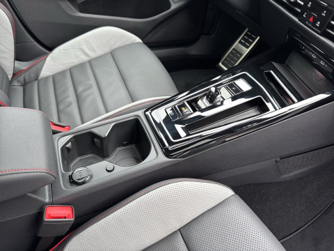 Volkswagen - Golf GTI