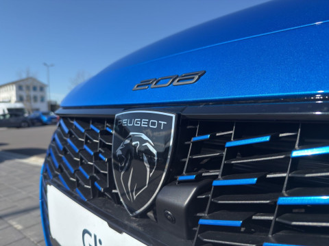 Peugeot - 208