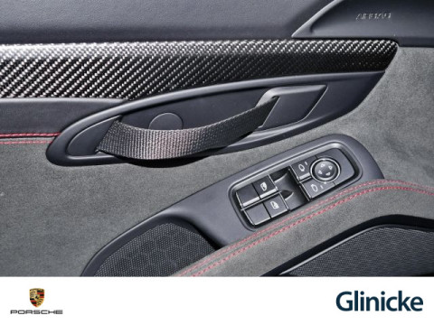 Porsche - 718 Spyder