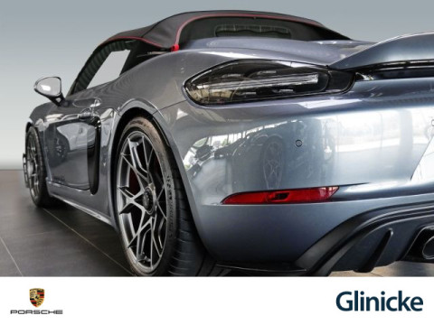 Porsche - 718 Spyder