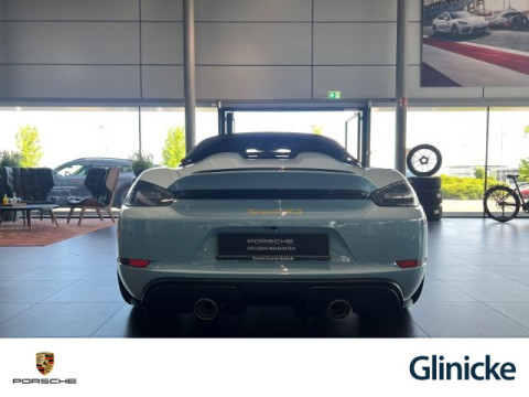 Porsche - 718 Spyder