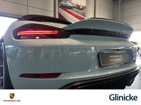 Porsche - 718 Spyder