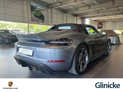 Porsche - 718 Spyder