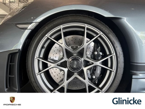 Porsche - 718 Spyder