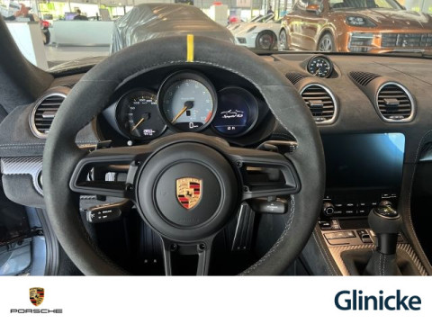 Porsche - 718 Spyder