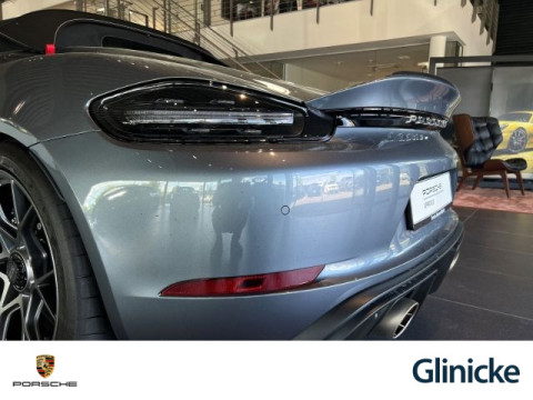 Porsche - 718 Spyder