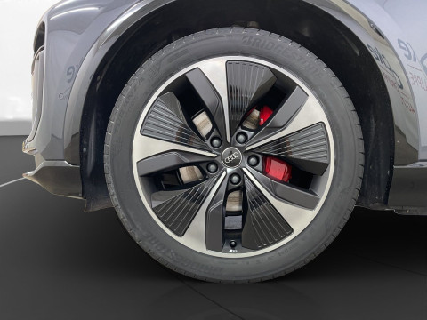 Audi - Q6 SUV e-tron