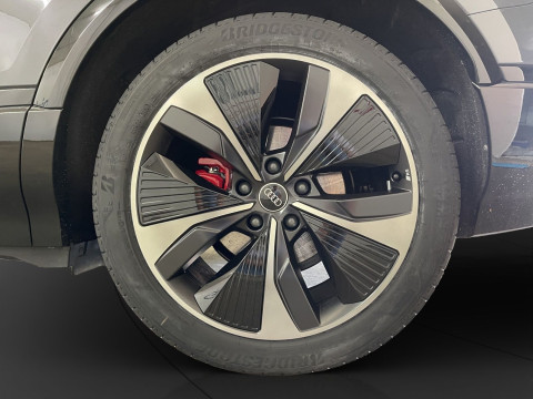 Audi - Q6 SUV e-tron