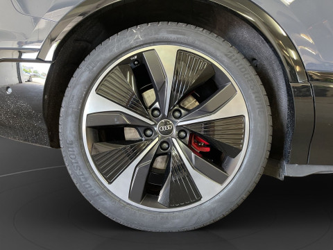 Audi - Q6 SUV e-tron