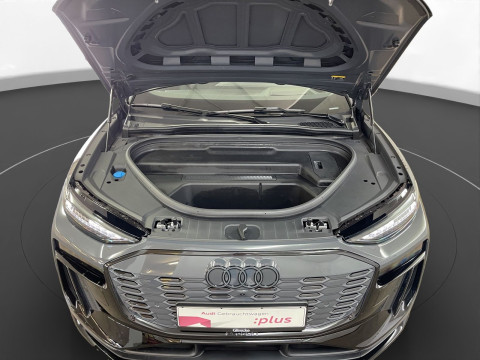 Audi - Q6 SUV e-tron
