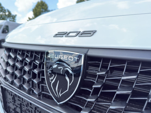 Peugeot - 208