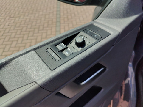 Volkswagen T6.1 Caravelle - T6.1 Caravelle Trendline Lang 2,0 l TDI 110 kW AHK LED SHZ PDC