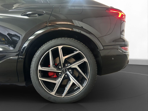 Audi - SQ6 Sportback e-tron