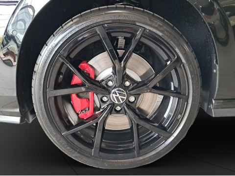 Volkswagen - Golf GTI