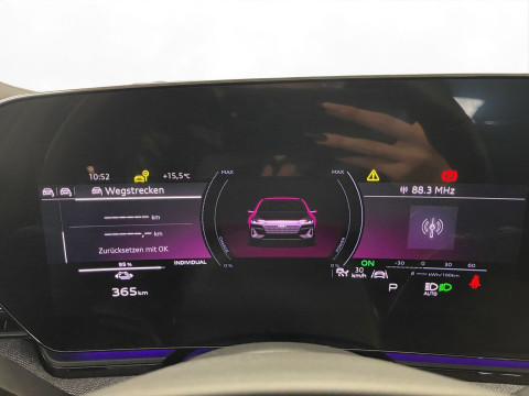 Audi - A6 Avant e-tron